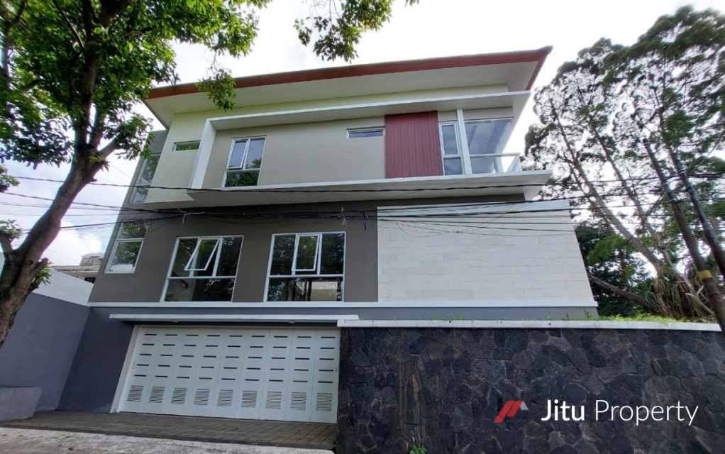 Dijual Rumah Alamanda Dago Permai Dekat Jalan Tubagus Ismail Bandung