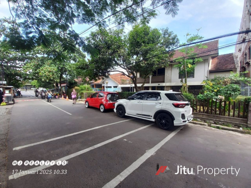Rumah Hitung Tanah Sayap Dago Strategis Dekat Kampus ITB Bandung