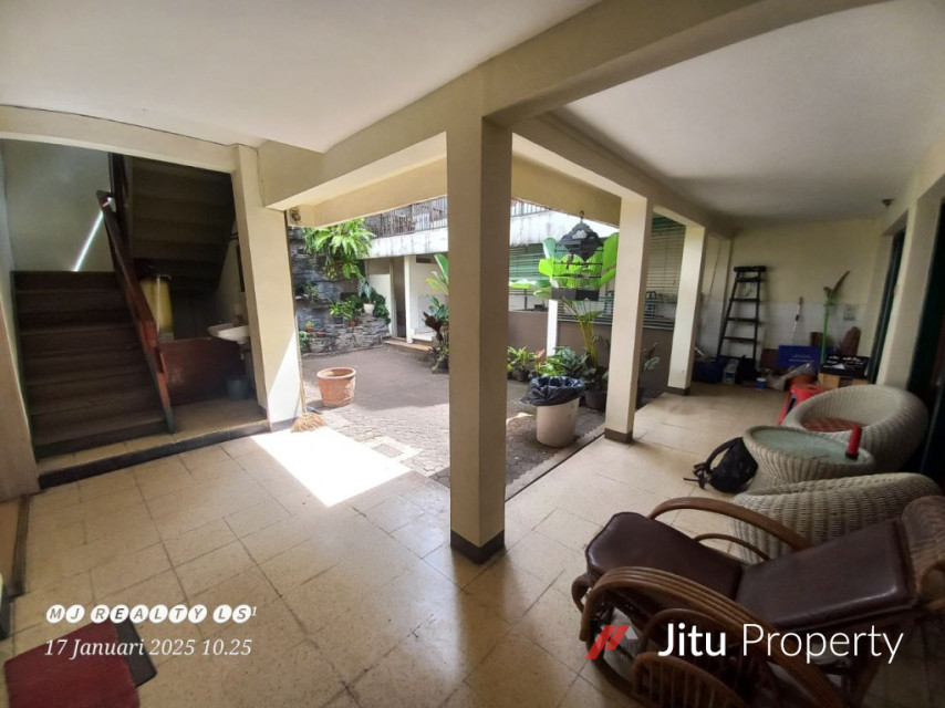 Rumah Hitung Tanah Sayap Dago Strategis Dekat Kampus ITB Bandung