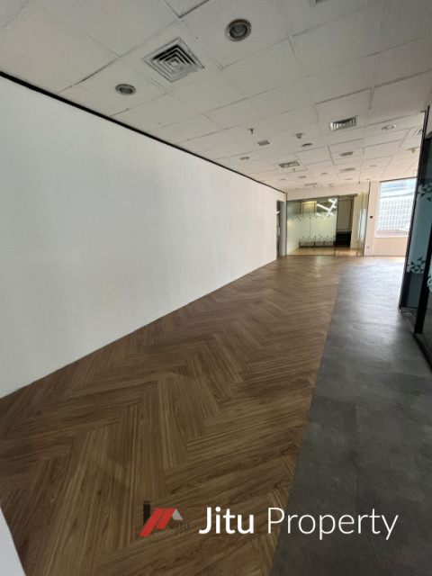 Disewakan Unit di Menara Sudirman Lantai 8 Luas 300 m2 Jakarta Selatan