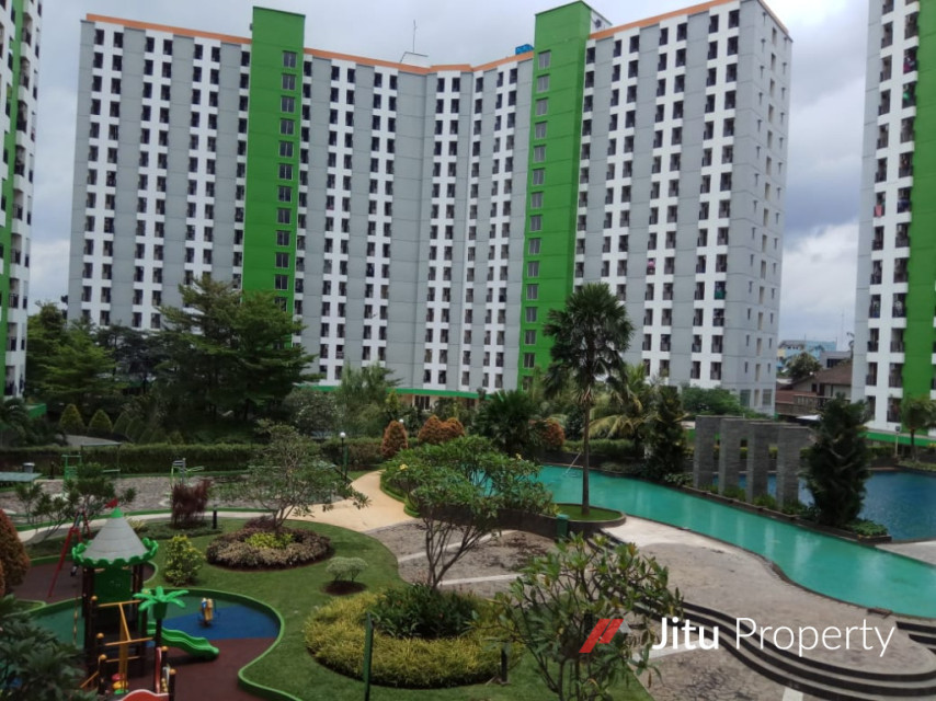 Apartemen Studio Full Furnished menghadap kolam renang