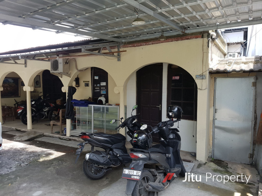 Rumah di Lokasi Strategis, Jalan Tampomas, Sampangan, Semarang, Jateng
