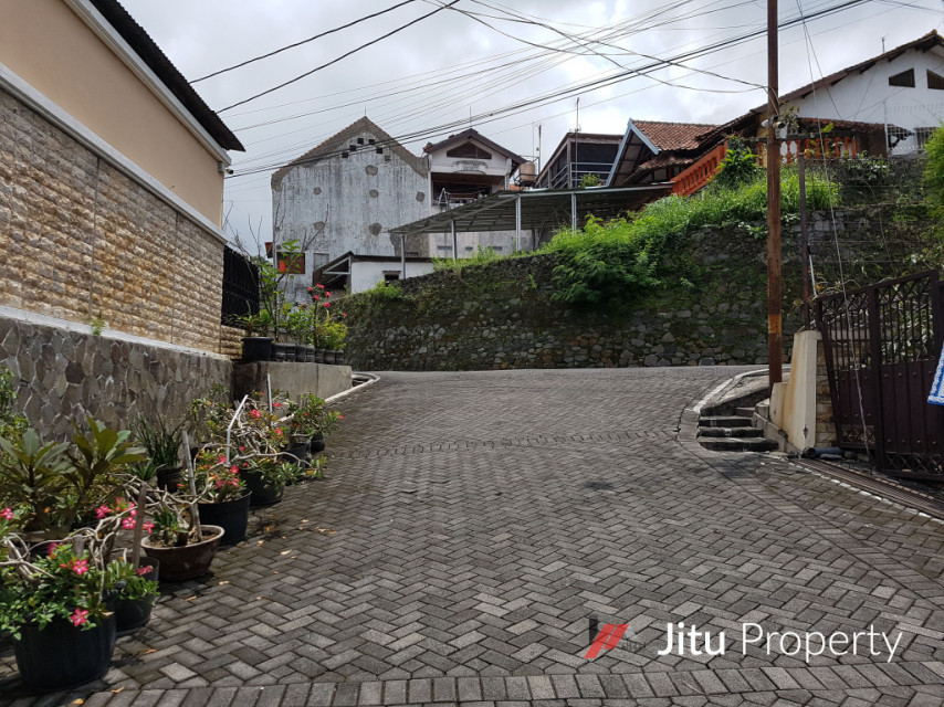Rumah di Lokasi Strategis, Jalan Tampomas, Sampangan, Semarang, Jateng