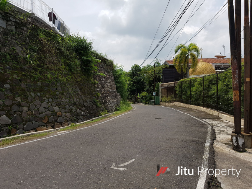 Rumah di Lokasi Strategis, Jalan Tampomas, Sampangan, Semarang, Jateng