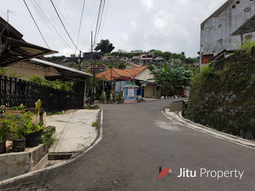Rumah di Lokasi Strategis, Jalan Tampomas, Sampangan, Semarang, Jateng