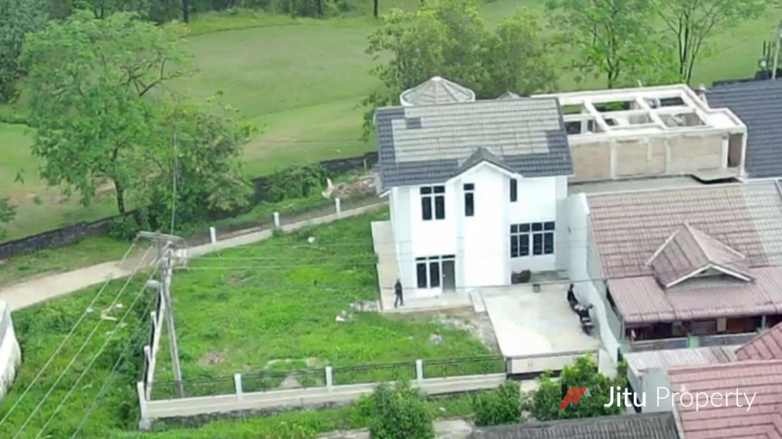 Dijual Rumah Asri dekat lapangan Golf Gadut kota Padang