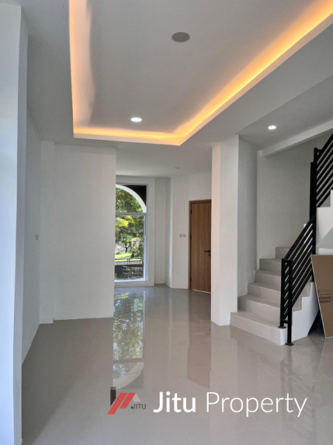 Dijual Rumah Asri dekat lapangan Golf Gadut kota Padang