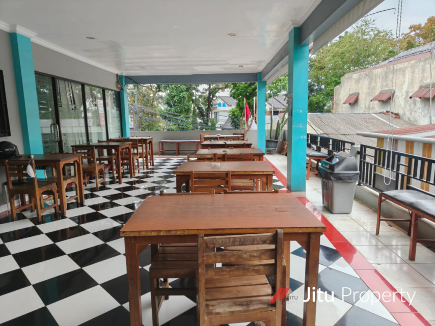 Dijual Ruko beserta bisnisnya (Gym and Cafe) area parkir luas