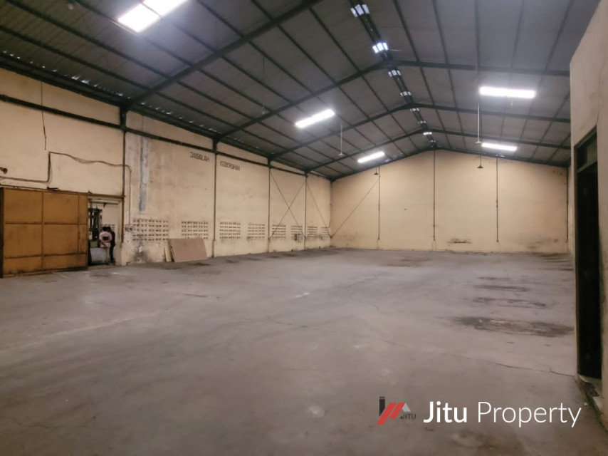 Gudang Siap Pakai Bebas Banjir Lokasi Terbaik di Margomulyo Indah