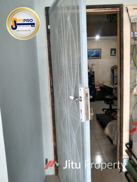 Dijual Rumah Dengan Harga Murah Area Bebas Banjir di Duta Bumi 1