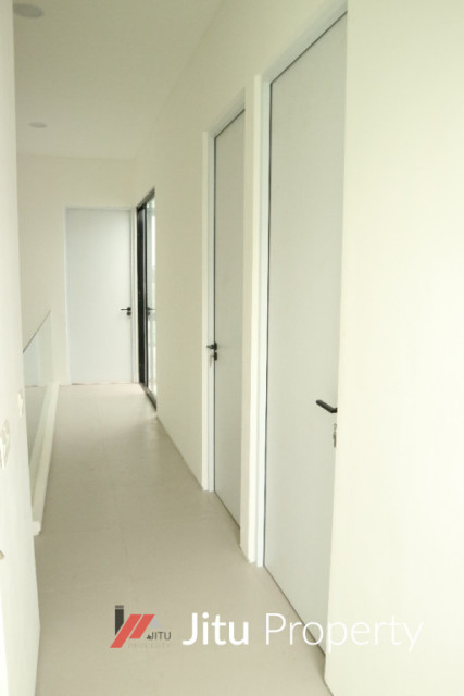 Rumah 2 Lantai Baru Minimalis Dian Istana Surabaya Barat