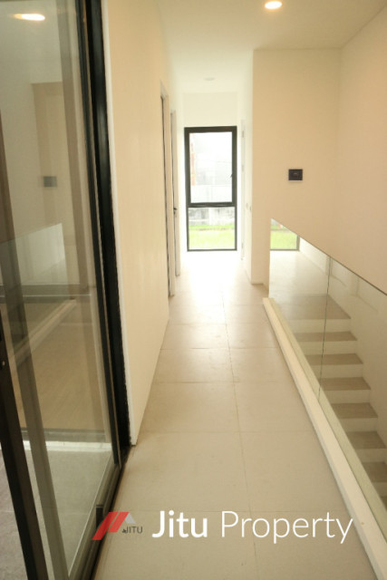 Rumah 2 Lantai Baru Minimalis Dian Istana Surabaya Barat