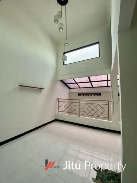 DIJUAL Rumah 2 Lantai Minimalis istimewa dekat LRT Harjamukti