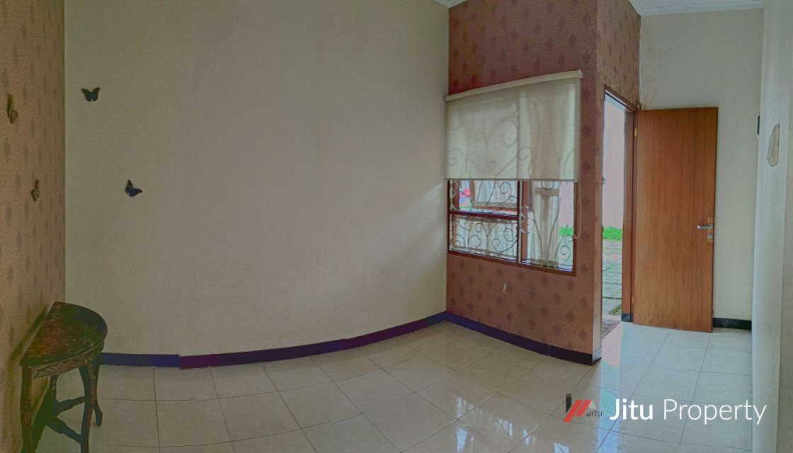 Jual Cepat Rumah Hoek Lahan Luas ngantong di Bandung Selatan