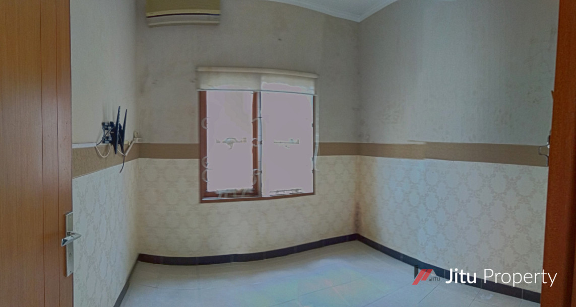 Jual Cepat Rumah Hoek Lahan Luas ngantong di Bandung Selatan