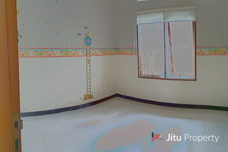 Jual Cepat Rumah Hoek Lahan Luas ngantong di Bandung Selatan