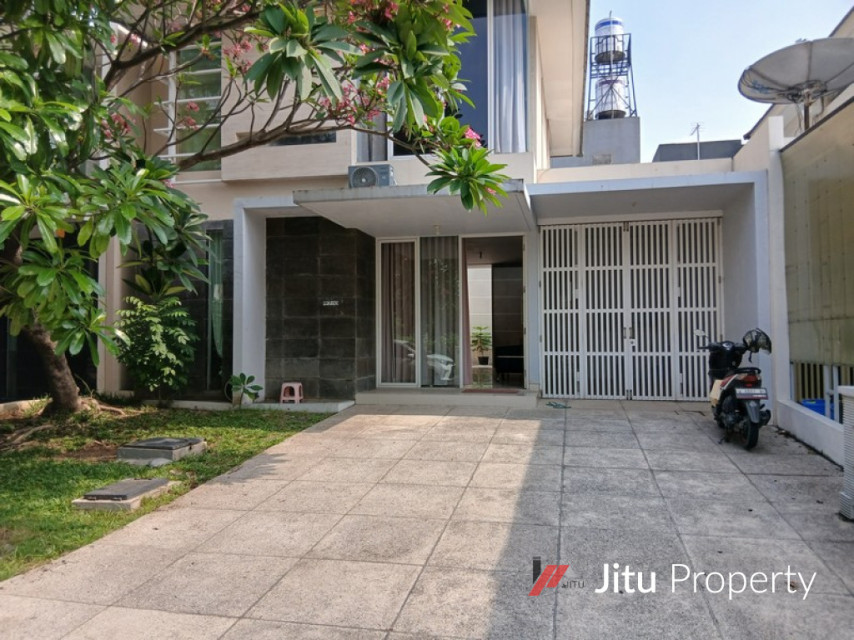 Disewakan Rumah SiapHuni Furnished di Pakuwon Indah, Mansion, Surabaya