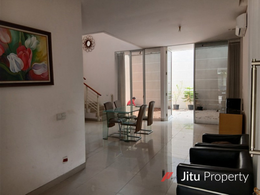 Disewakan Rumah SiapHuni Furnished di Pakuwon Indah, Mansion, Surabaya