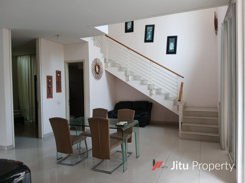 Disewakan Rumah SiapHuni Furnished di Pakuwon Indah, Mansion, Surabaya