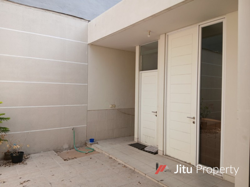 Disewakan Rumah SiapHuni Furnished di Pakuwon Indah, Mansion, Surabaya