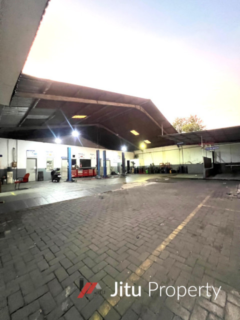 Rumah Usaha Eks Showroom Bengkel Resmi Raya HR Muhammad