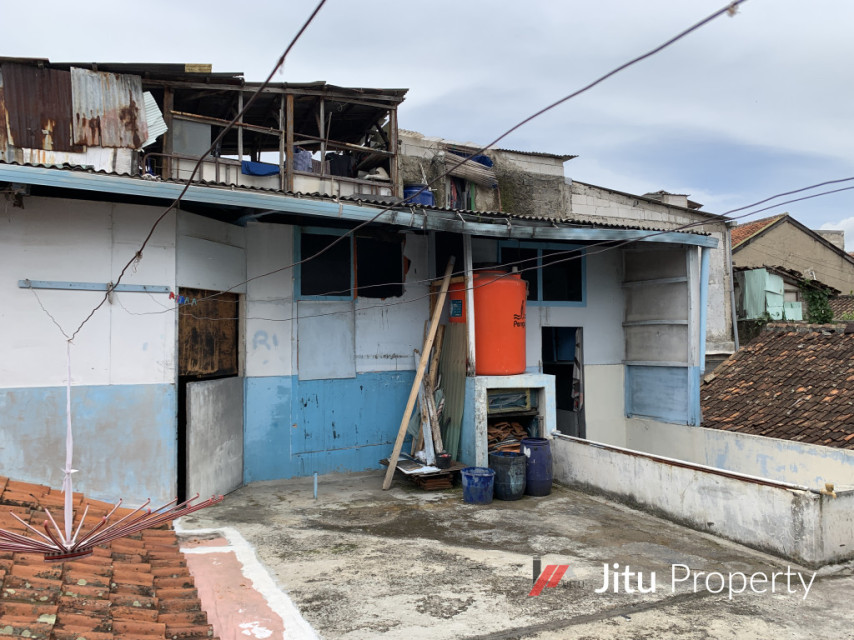 Rumah Semi Furnished Daerah Sarijadi Dekat Ke Berbagai Fasilitas Umum