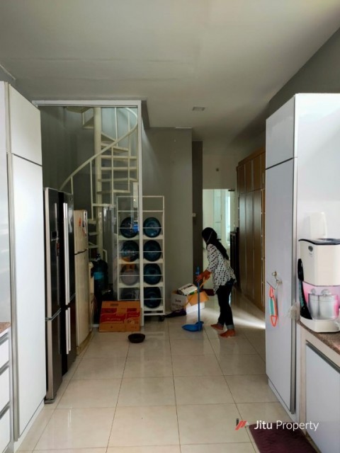 Dijual rumah di Villa Arteri Kebon Jeruk Jakarta Barat