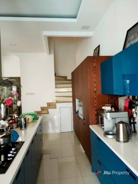 Dijual rumah di Villa Arteri Kebon Jeruk Jakarta Barat