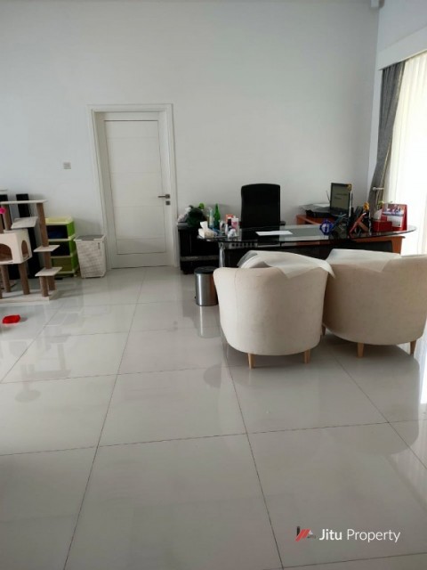 Dijual rumah di Villa Arteri Kebon Jeruk Jakarta Barat