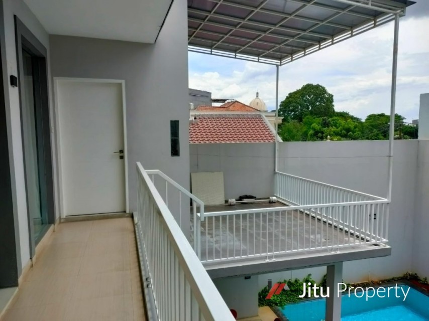 Dijual rumah di Villa Arteri Kebon Jeruk Jakarta Barat