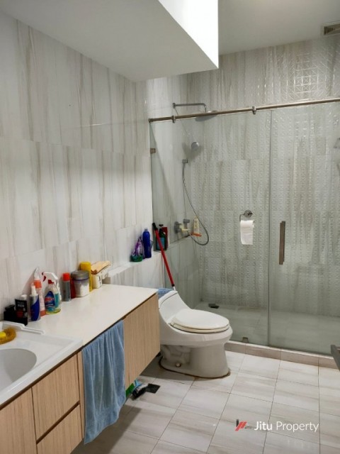 Dijual rumah di Villa Arteri Kebon Jeruk Jakarta Barat