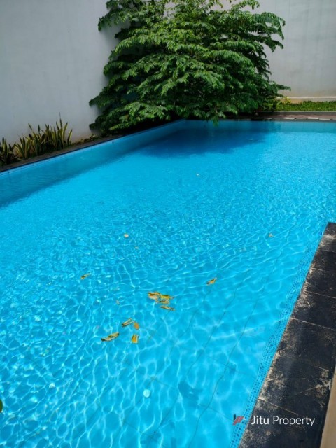 Dijual rumah di Villa Arteri Kebon Jeruk Jakarta Barat