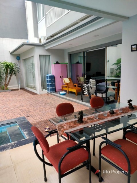 Dijual rumah di Villa Arteri Kebon Jeruk Jakarta Barat