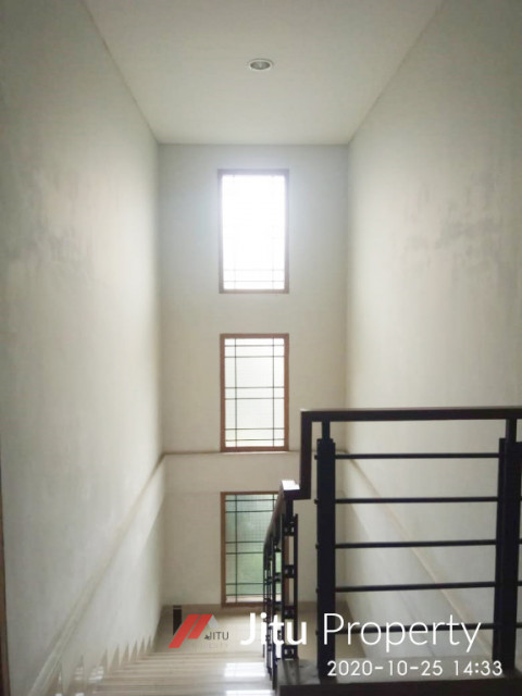 Dijual Rumah 2 Lantai Lokasi Strategis di Mustikajaya Bekasi Timur