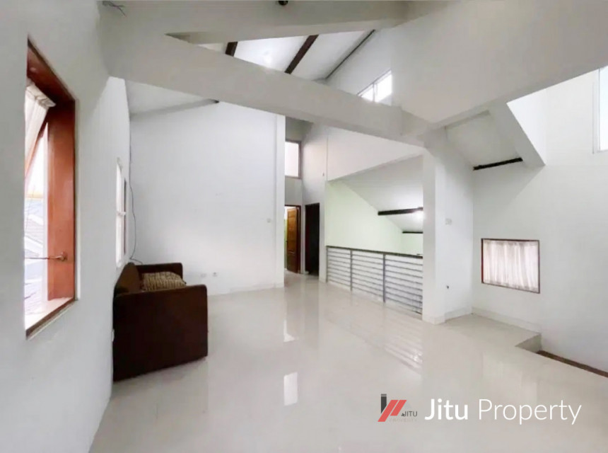 Sewa Rumah 2 Lantai Dekat Monjali dan Kampus UGM Yogyakarta