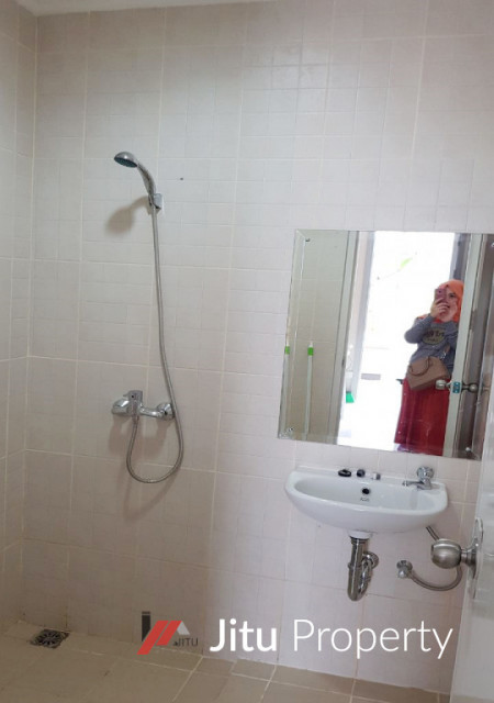 Dijual Rumah Kost Eksklusif 6 Kamar di Anarta House Vanya Park BSD