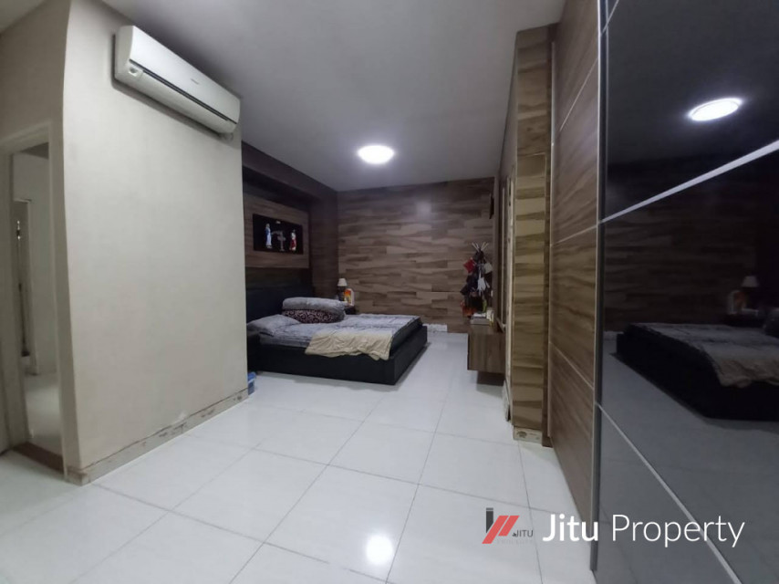 Rumah 3 Lantai Bagus dan Aman di Golf Lake Residence Jakarta Barat
