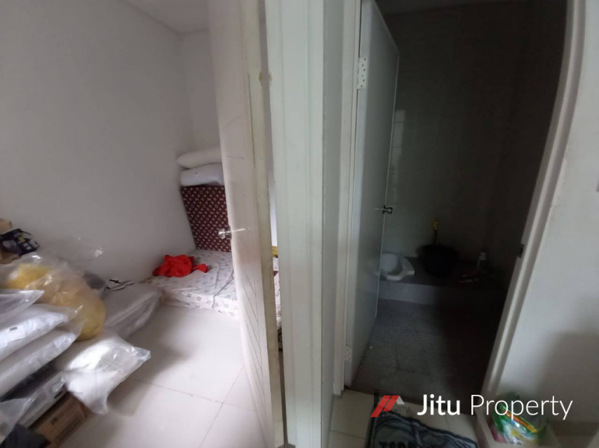 Rumah 3 Lantai Bagus dan Aman di Golf Lake Residence Jakarta Barat