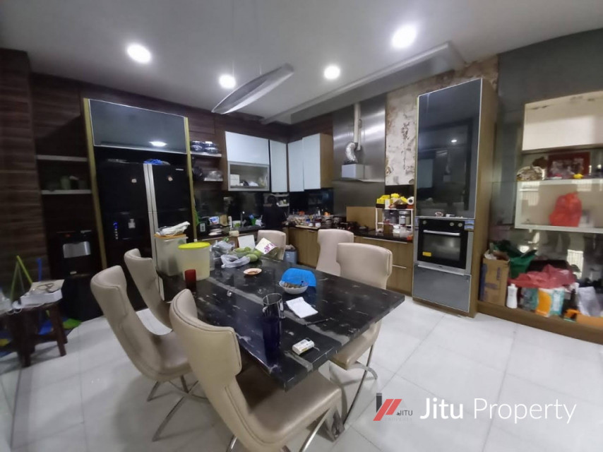 Rumah 3 Lantai Bagus dan Aman di Golf Lake Residence Jakarta Barat