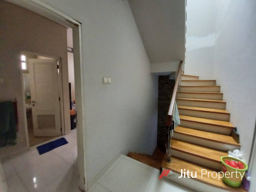 Rumah 3 Lantai Bagus dan Aman di Golf Lake Residence Jakarta Barat