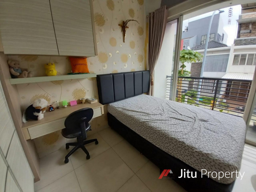 Rumah 3 Lantai Bagus dan Aman di Golf Lake Residence Jakarta Barat