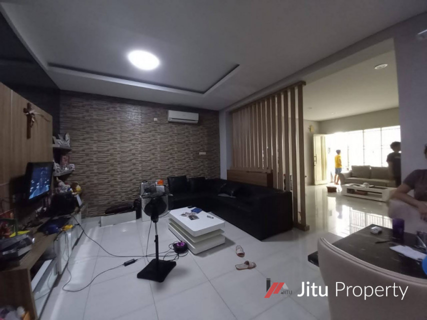 Rumah 3 Lantai Bagus dan Aman di Golf Lake Residence Jakarta Barat