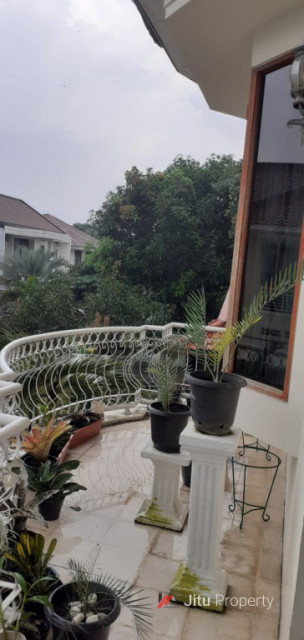 Dijual Rumah Luas tanah 200 m2 Bangunan kurang lbh 250 m. Bintaro