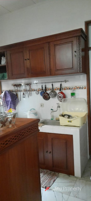 Dijual Rumah Luas tanah 200 m2 Bangunan kurang lbh 250 m. Bintaro