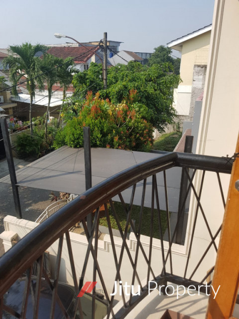 Di Jua Rumah Cantik Di Graha Bintaro Pondok Aren, Tangerang Selatan