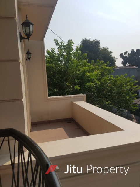 Di Jua Rumah Cantik Di Graha Bintaro Pondok Aren, Tangerang Selatan