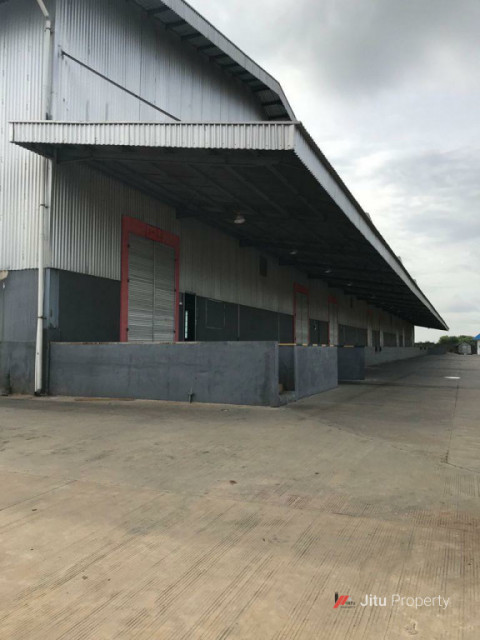 Disewakan, Gudang loading dock di kawasan pergudangan Marunda