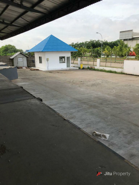 Disewakan, Gudang loading dock di kawasan pergudangan Marunda
