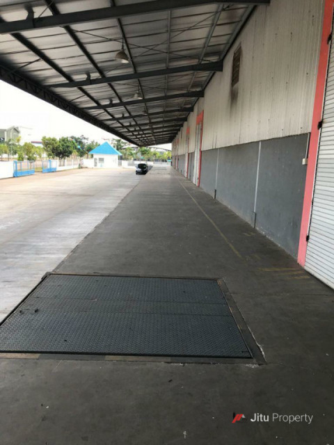 Disewakan, Gudang loading dock di kawasan pergudangan Marunda
