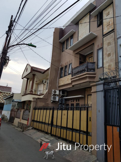 Dijual Rumah Siap Huni 4 Lantai Zona Komersil, Jakarta Timur